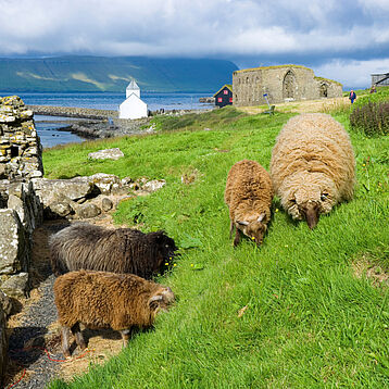 Land og søga, kristni, náttúra, bygningar